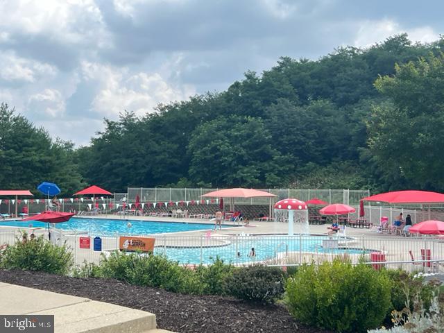 HEARTHSTONE AT VILLAGE CREST CONDOMINIUMS - Residential Lease