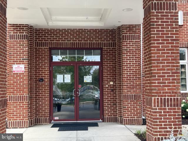 HEARTHSTONE AT VILLAGE CREST CONDOMINIUMS - Residential Lease