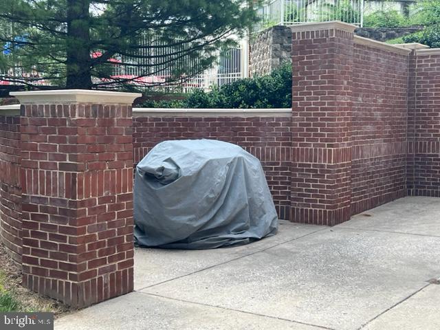 HEARTHSTONE AT VILLAGE CREST CONDOMINIUMS - Residential Lease