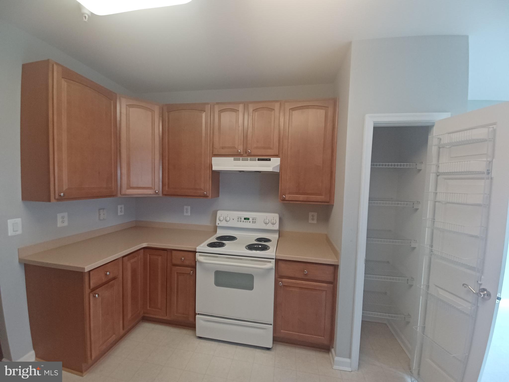 HEARTHSTONE AT VILLAGE CREST CONDOMINIUMS - Residential Lease