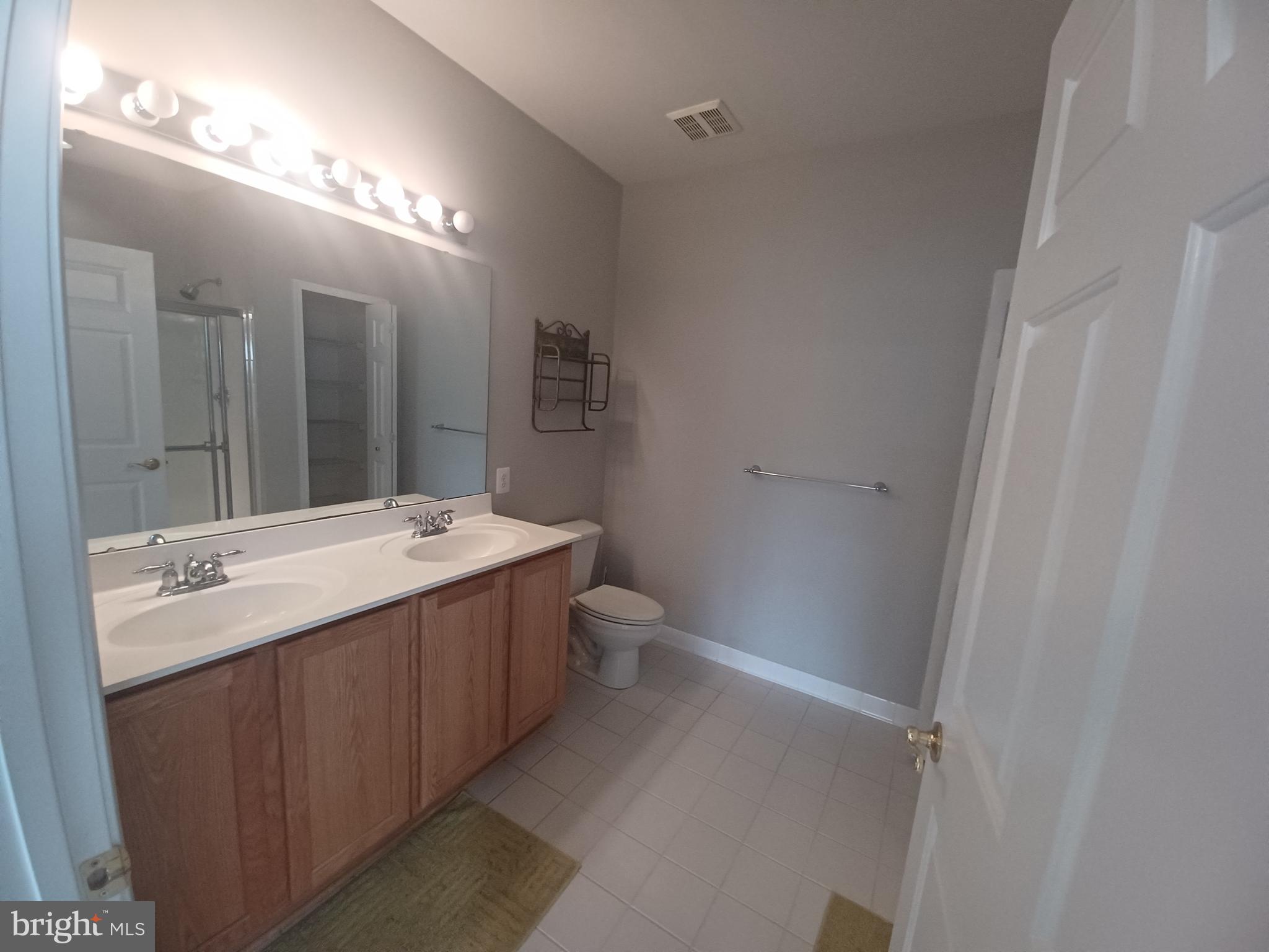 HEARTHSTONE AT VILLAGE CREST CONDOMINIUMS - Residential Lease