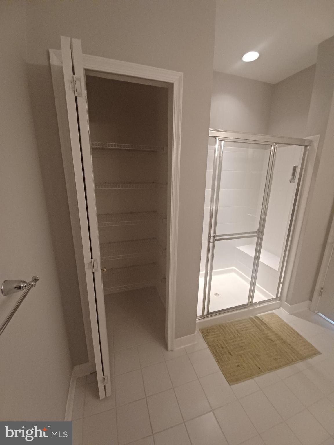 HEARTHSTONE AT VILLAGE CREST CONDOMINIUMS - Residential Lease