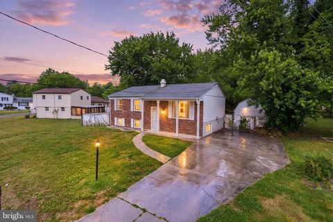 Photo of 9644 Gwynndale Drive, CLINTON, MD 20735 (MLS # MDPG2206402)