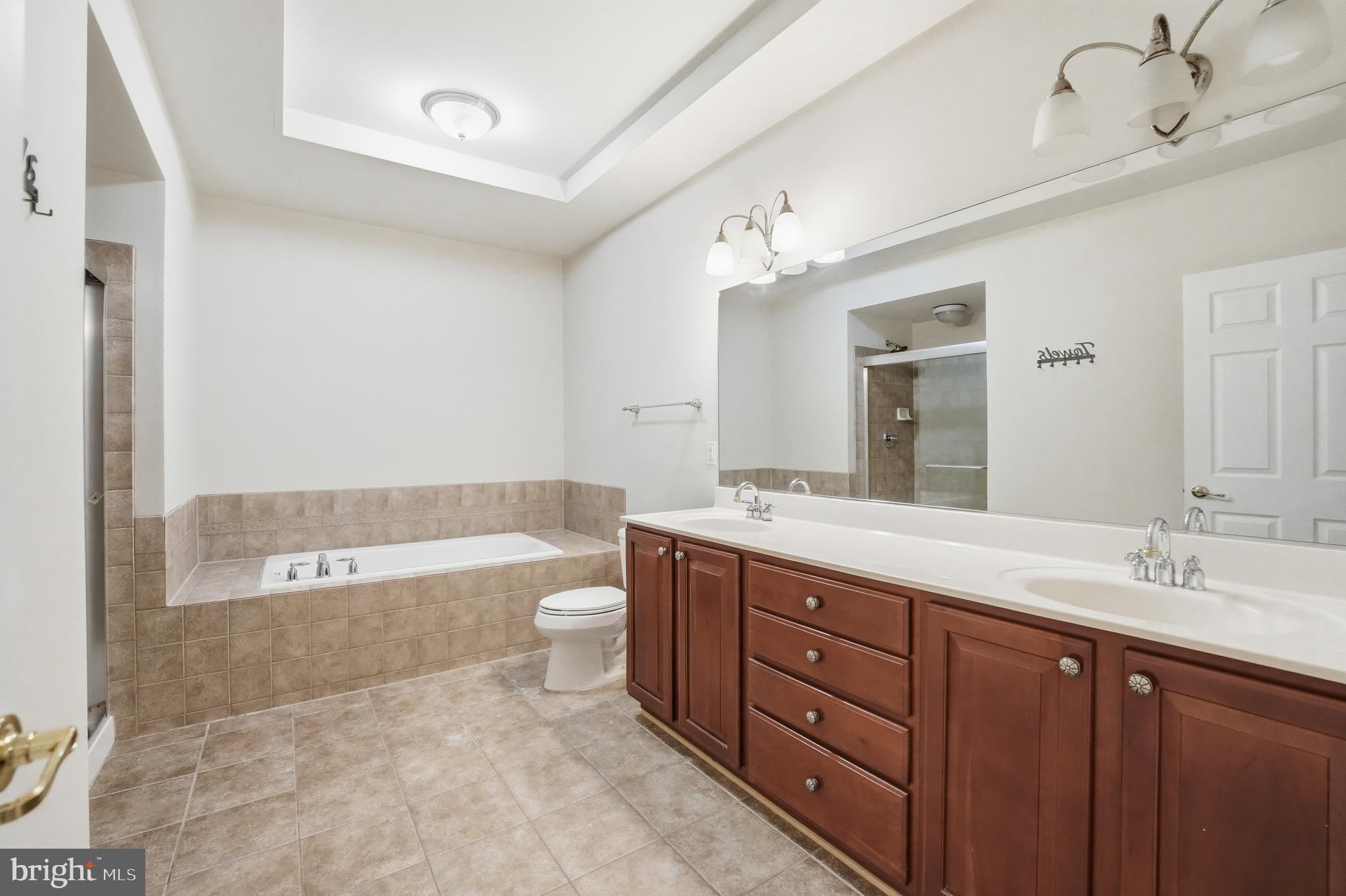 GROVETON WOODS - Residential