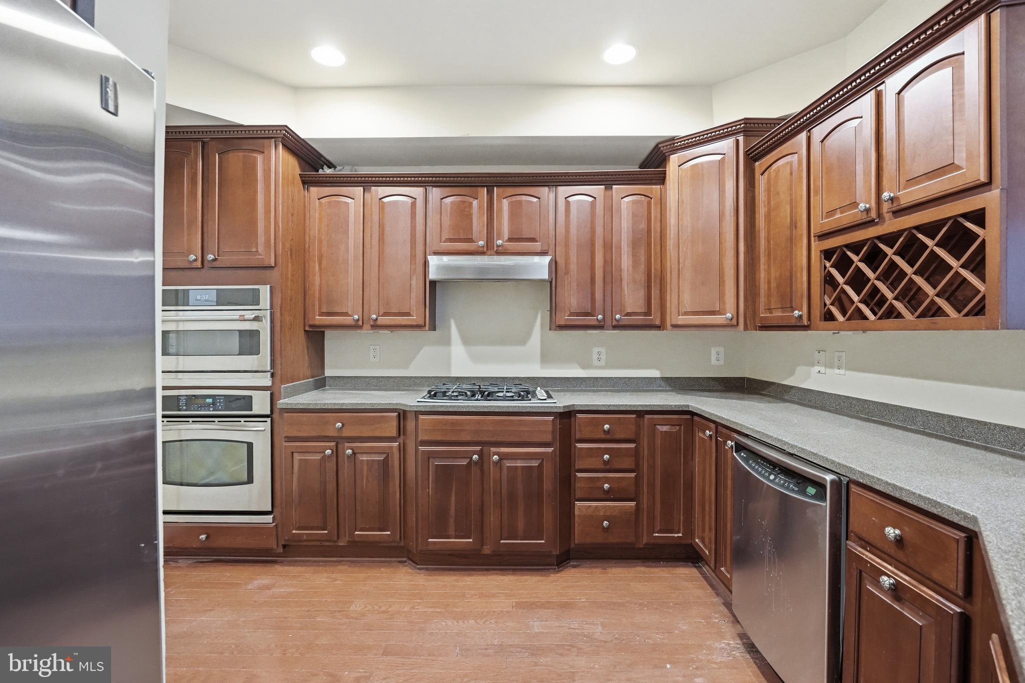 GROVETON WOODS - Residential