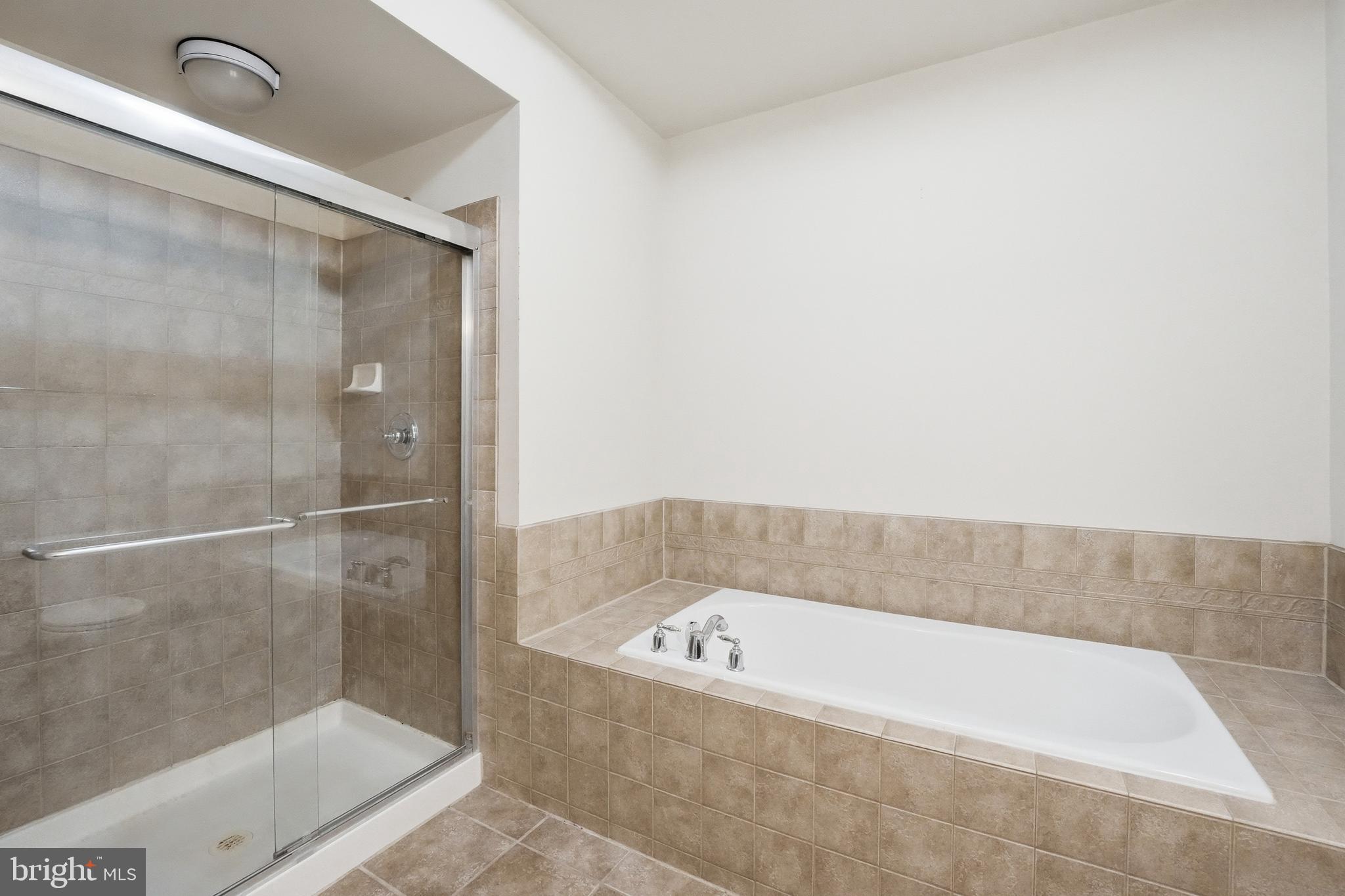 GROVETON WOODS - Residential