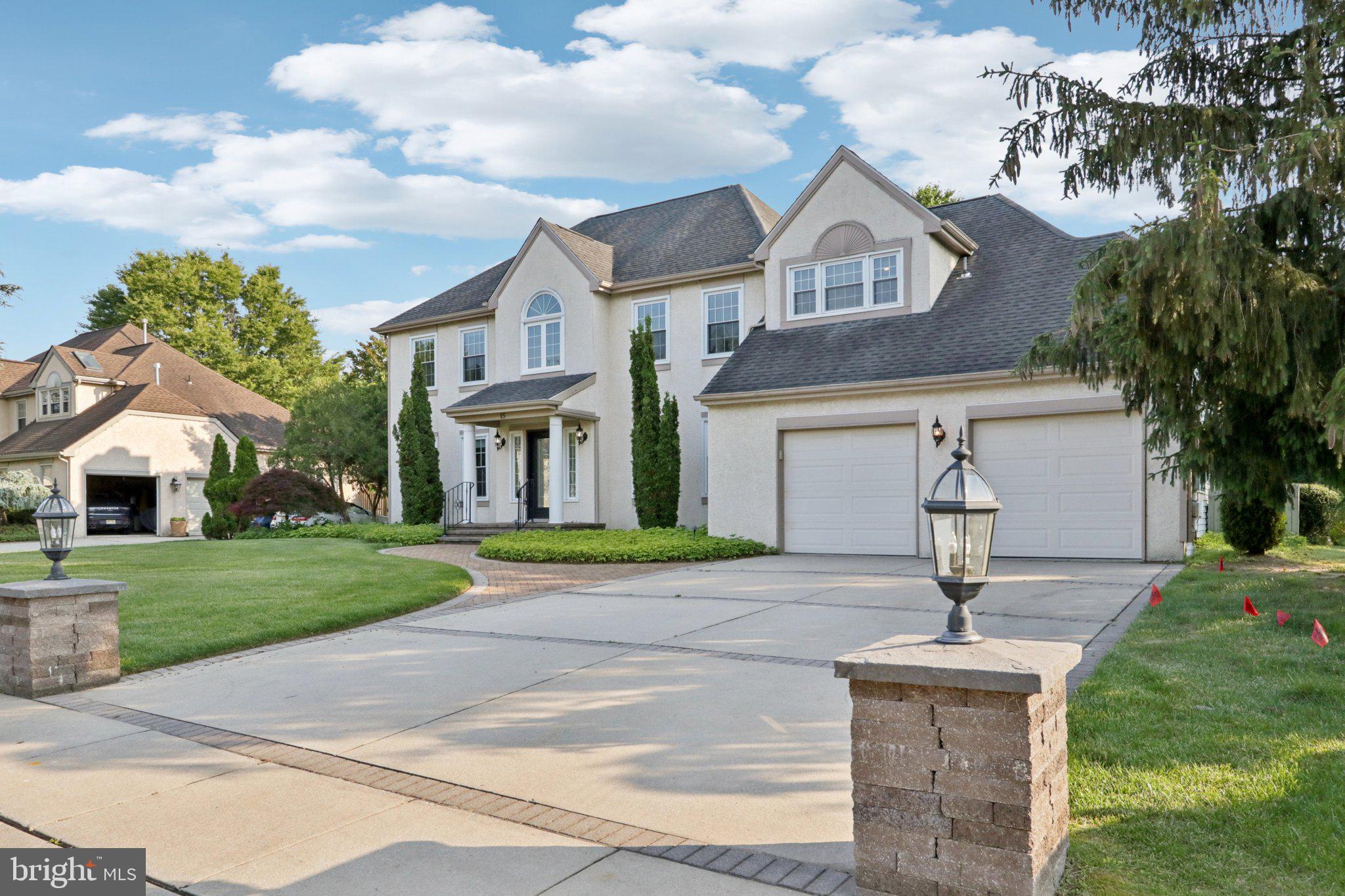 15 HORSESHOE DRIVE