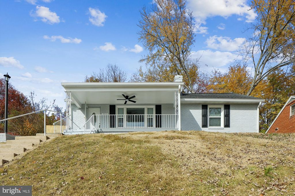 Photo of 2016 Belfast Drive, FORT WASHINGTON, MD 20744 (MLS # MDPG2182486)