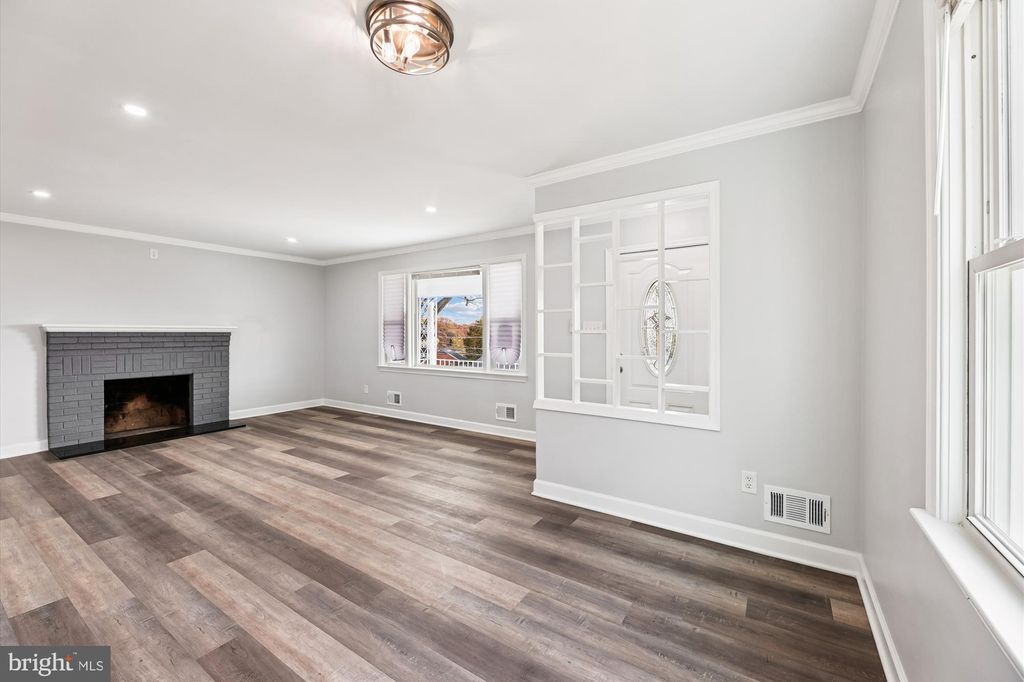 Photo of 2016 Belfast Drive, FORT WASHINGTON, MD 20744 (MLS # MDPG2182486)