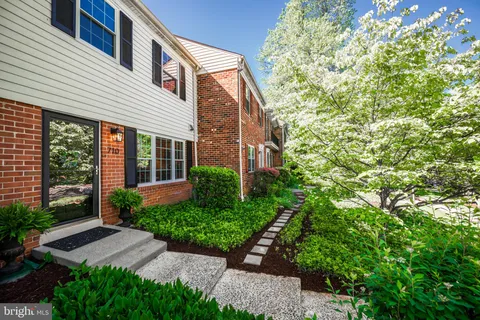 710 College Parkway Unit 3-710, Rockville, MD MLS: MDMC2179974