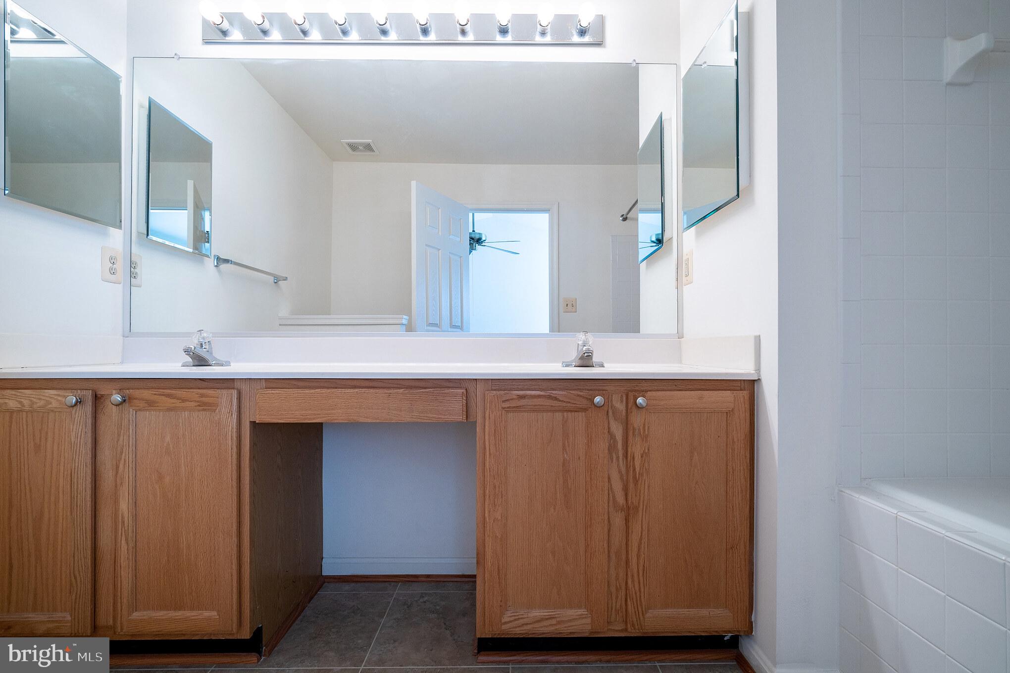 JAPONICA - Residential Lease