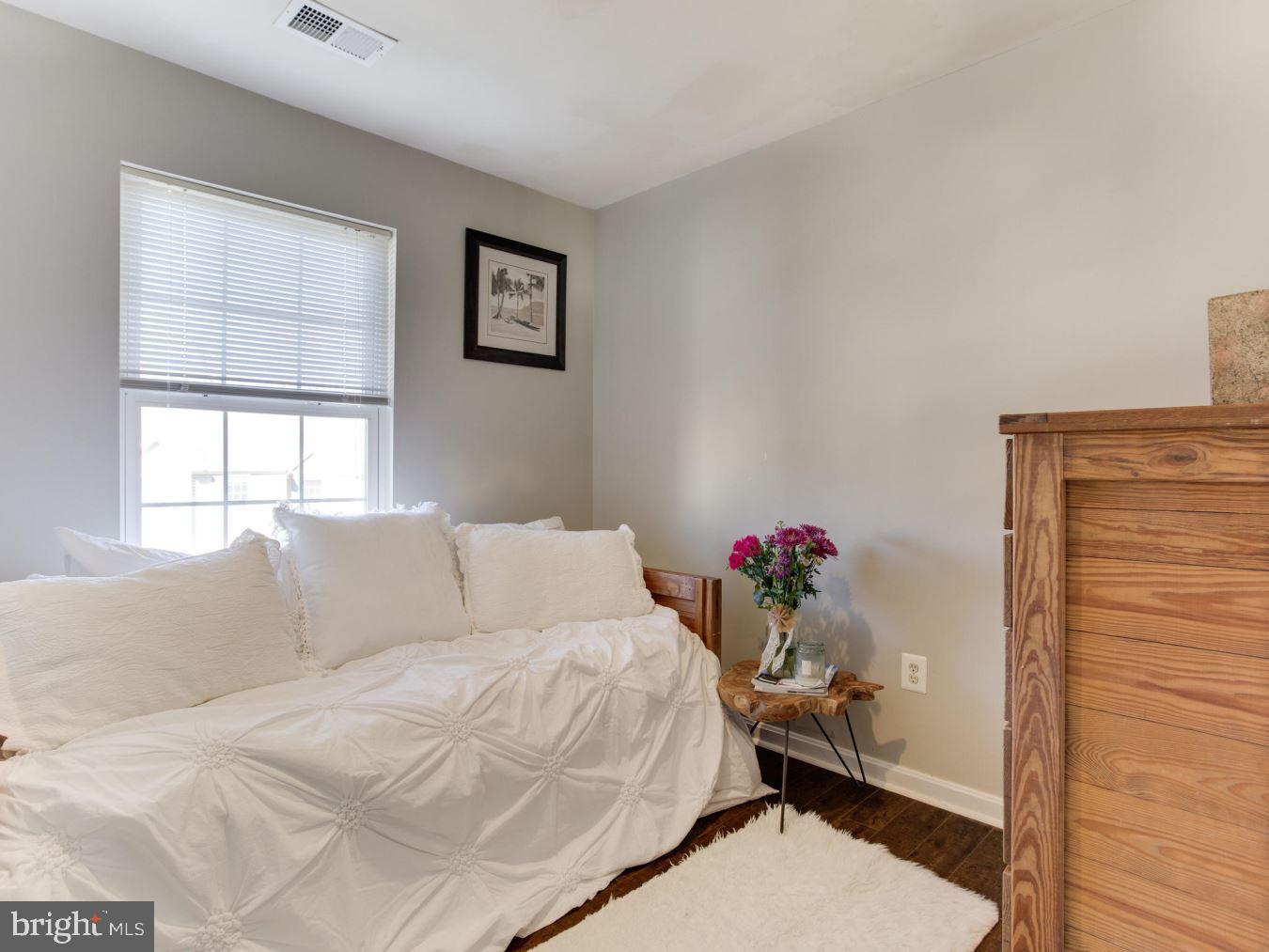 RIVER OAKS - Residential Lease