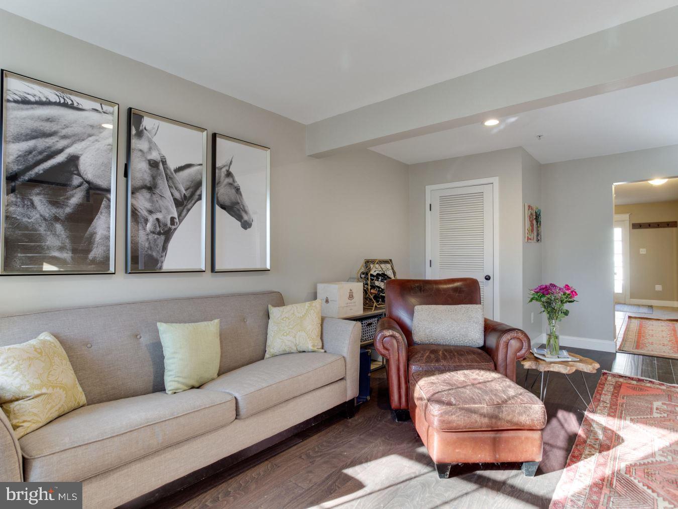 RIVER OAKS - Residential Lease