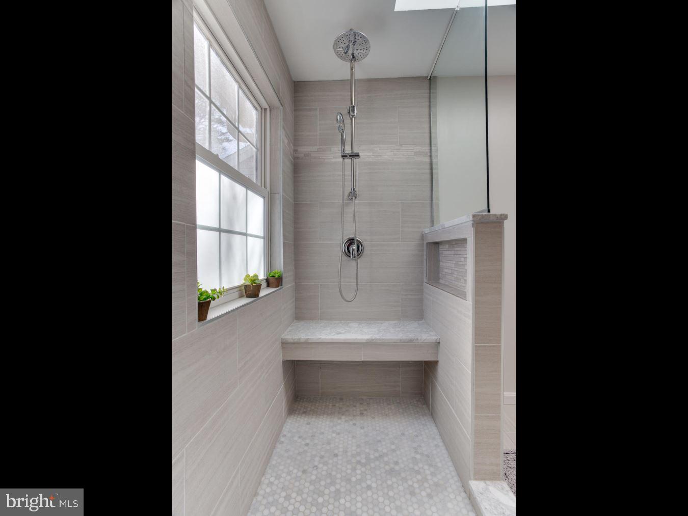 RIVER OAKS - Residential Lease