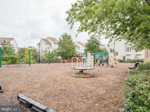 RIVER OAKS - Residential Lease