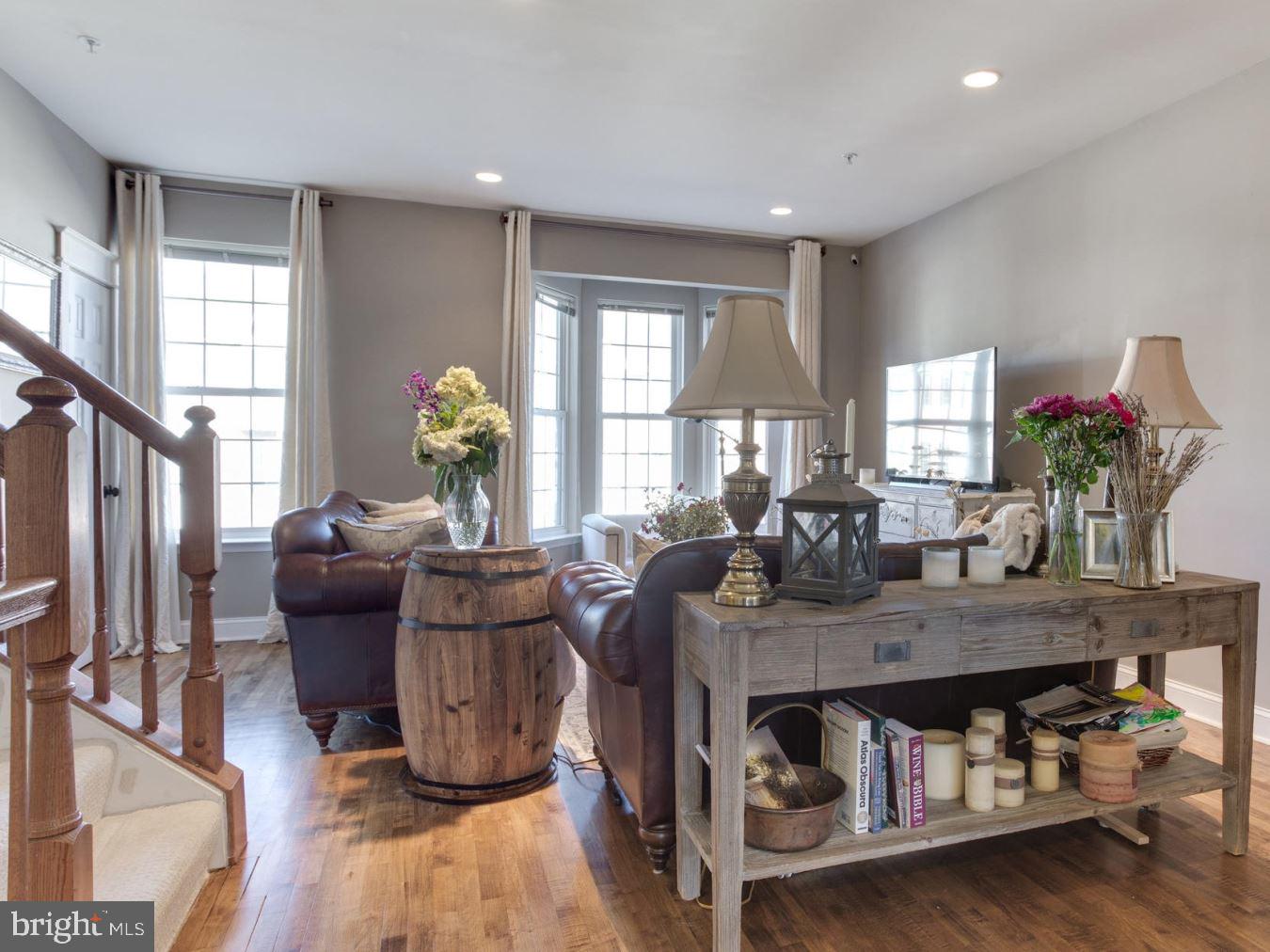 RIVER OAKS - Residential Lease