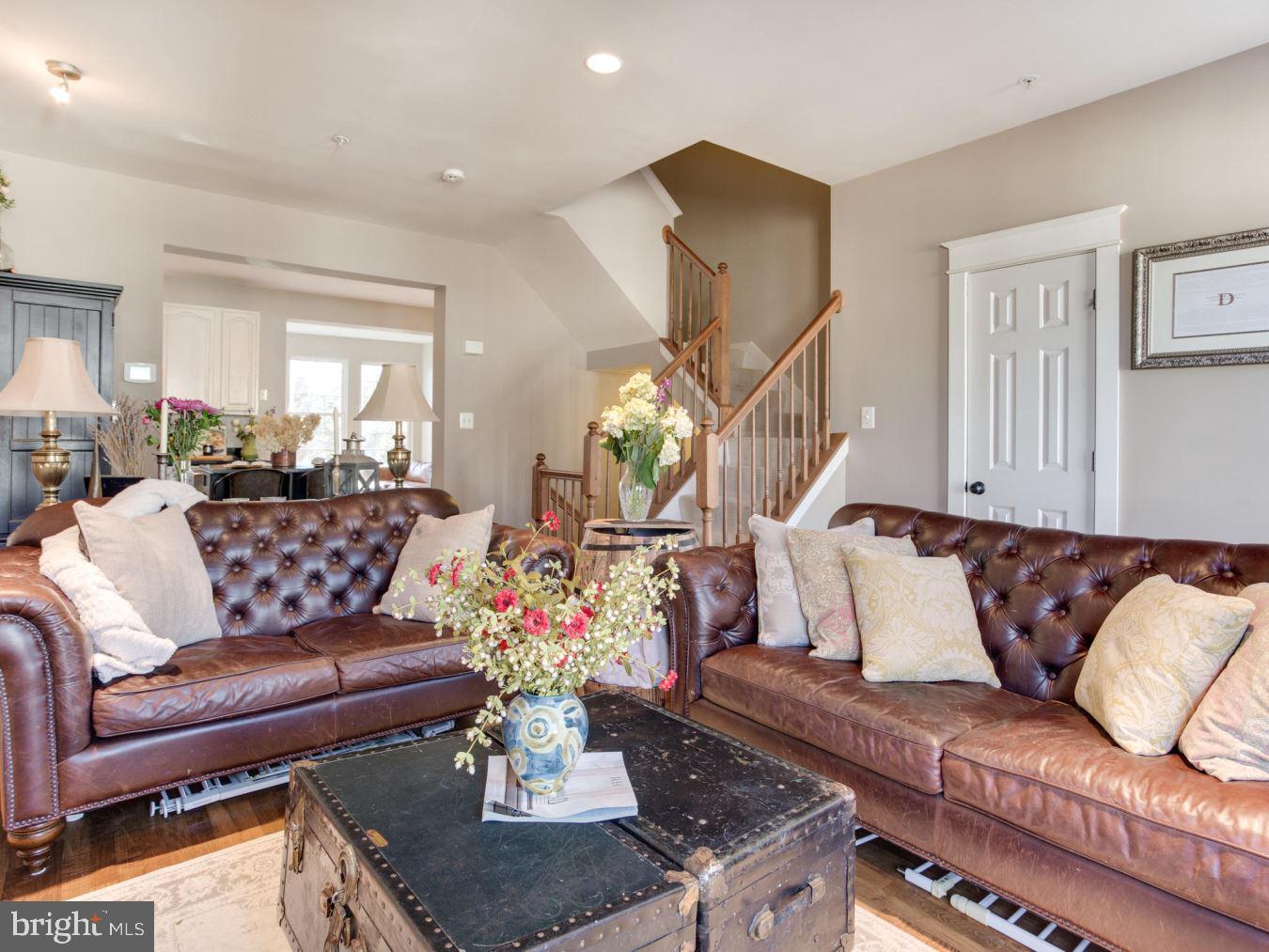 RIVER OAKS - Residential Lease