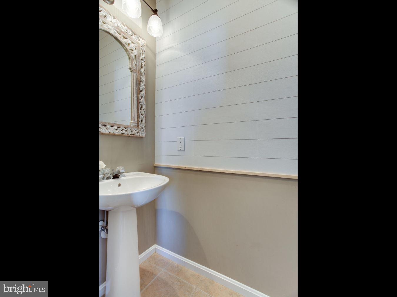 RIVER OAKS - Residential Lease