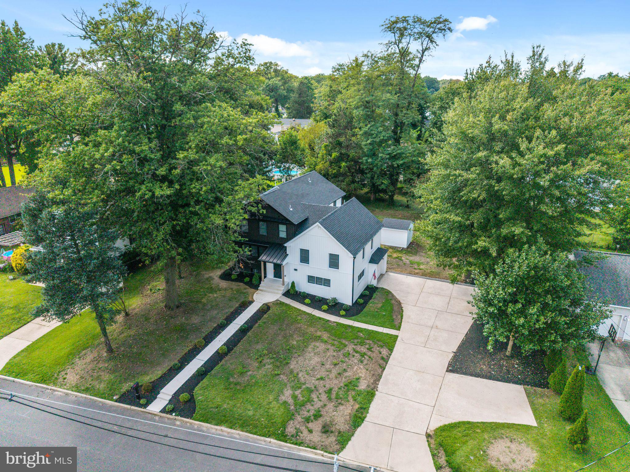 345 OAK AVENUE