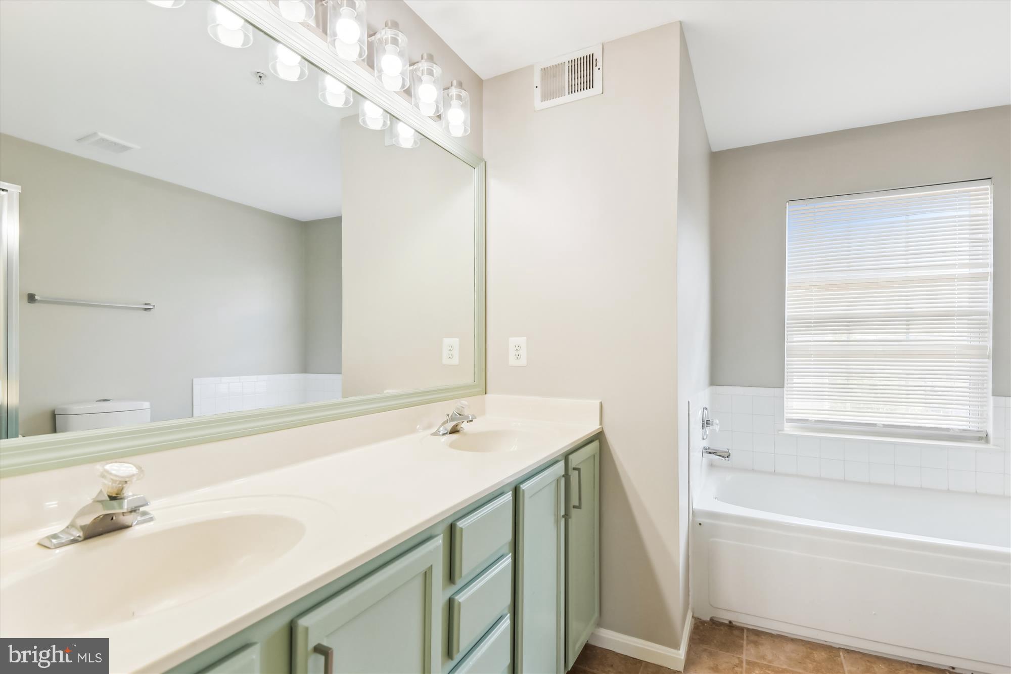 RUSSETT - Residential Lease