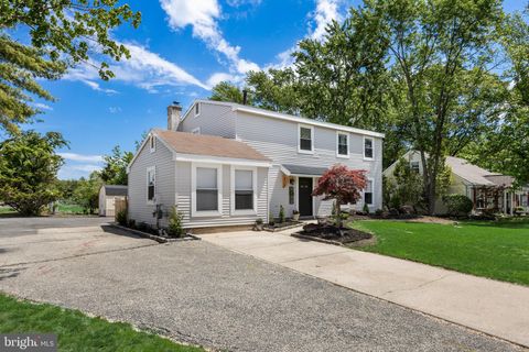 Photo of 6 Cherrywood Drive, CLEMENTON, NJ 08021 (MLS # NJCD2118030)