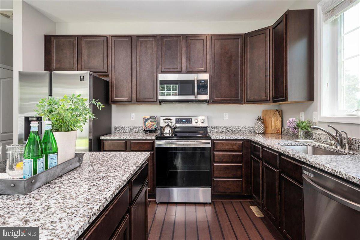 QUARTERFIELD KNOLLS - Residential