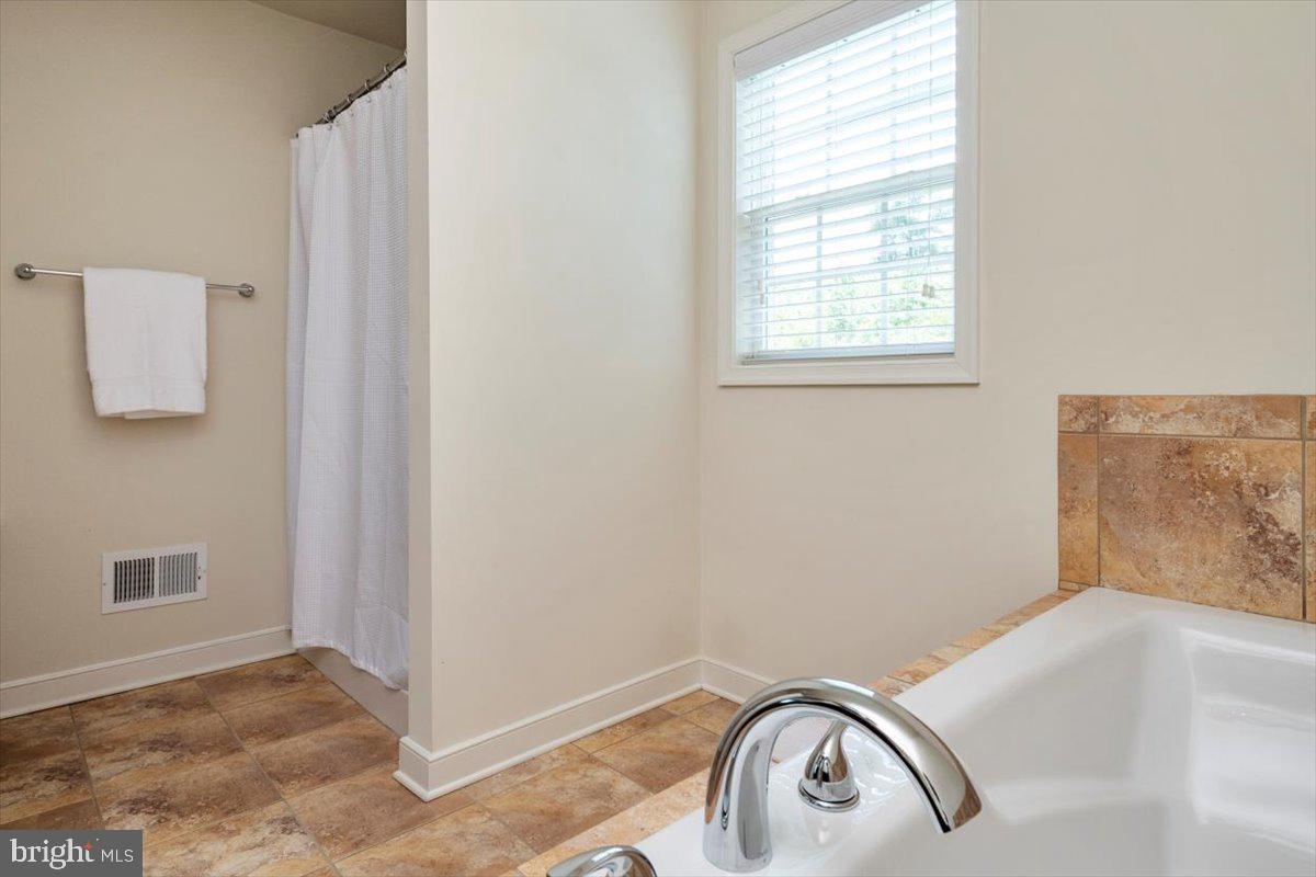 QUARTERFIELD KNOLLS - Residential