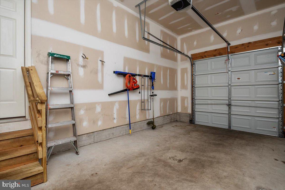 QUARTERFIELD KNOLLS - Residential