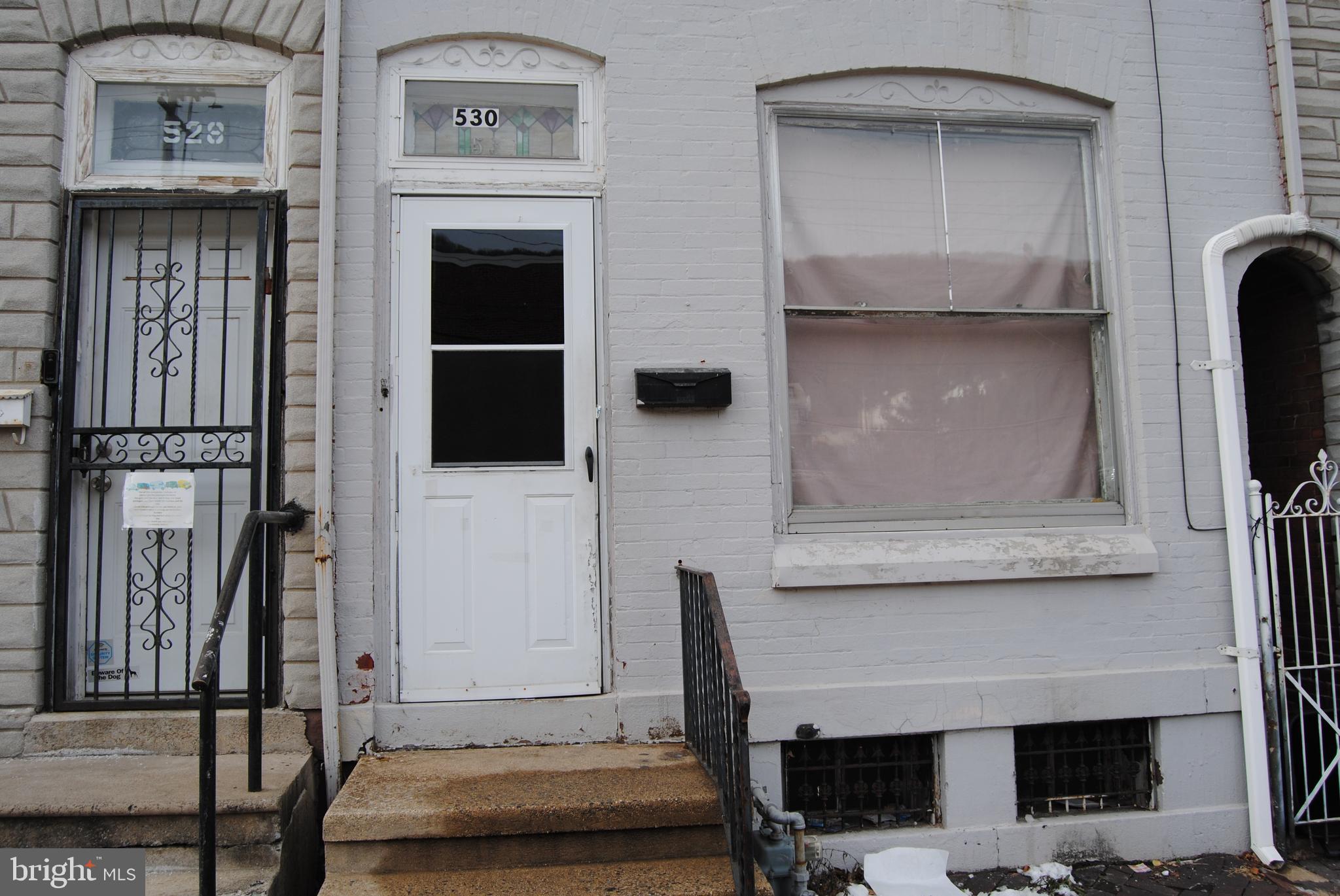 Opportunity knocks! This 3-bedroom, 1-bathroom townhouse offers 1,306 square feet of living space and tons of potential. Located in the City of Reading within the Reading School District, this property is perfect for investors or handy buyers looking for a value-add project.
The home needs TLC, but with the right vision and updates, it could be transformed into a great rental or resale. Close to local shops, schools, and commuter routes.
Sold as-is. Bring your tools and imagination!