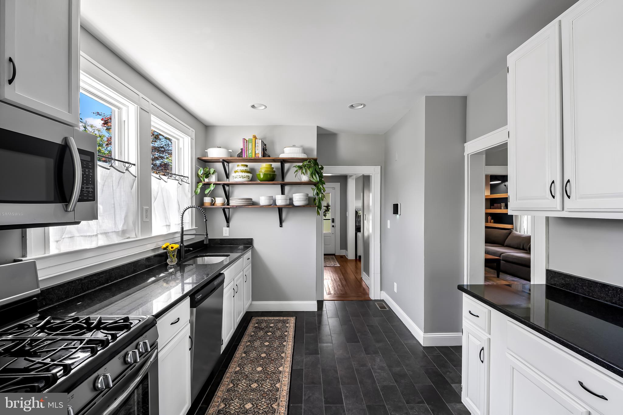 HAMILTON HILLS - Residential