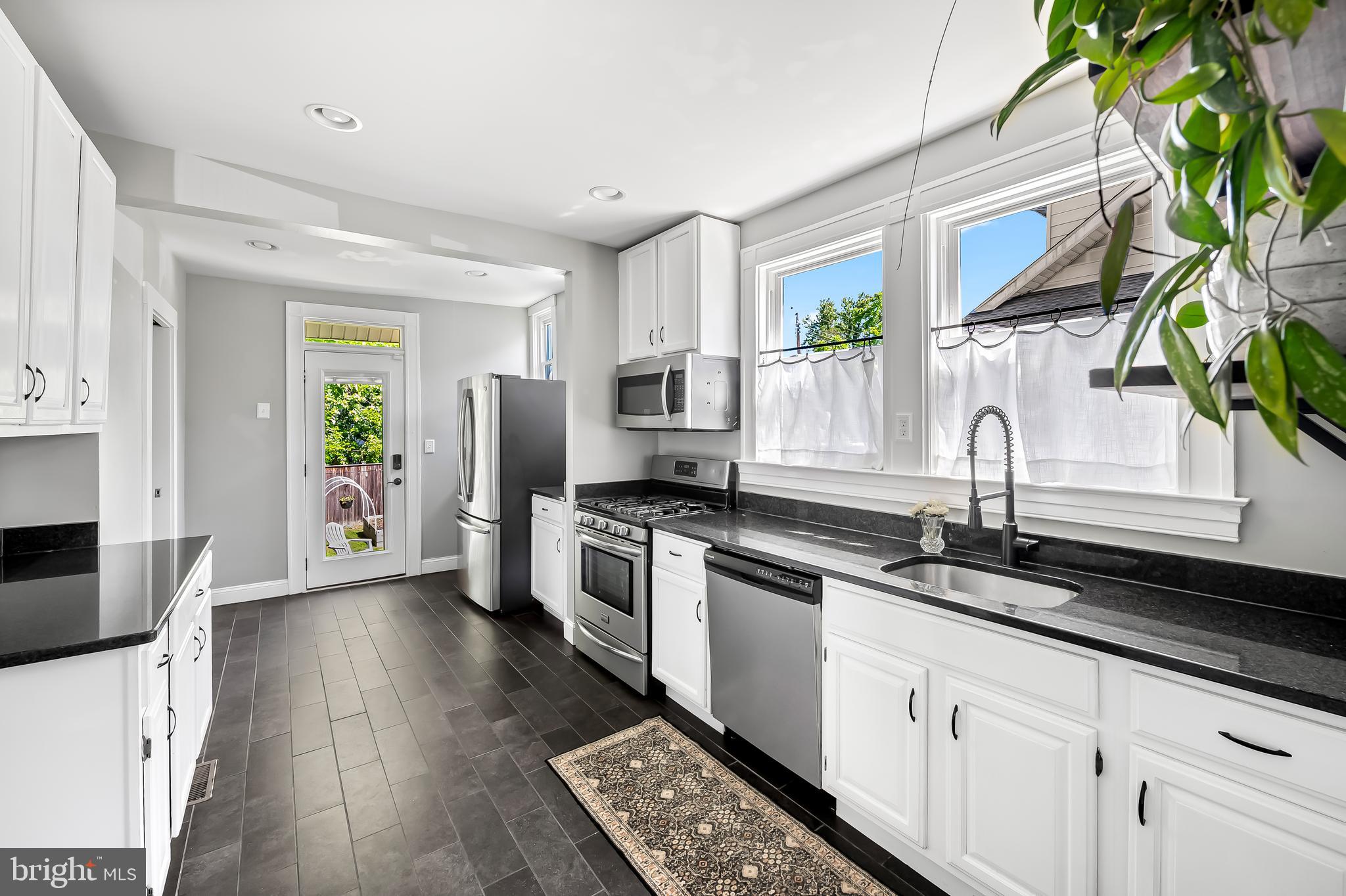 HAMILTON HILLS - Residential