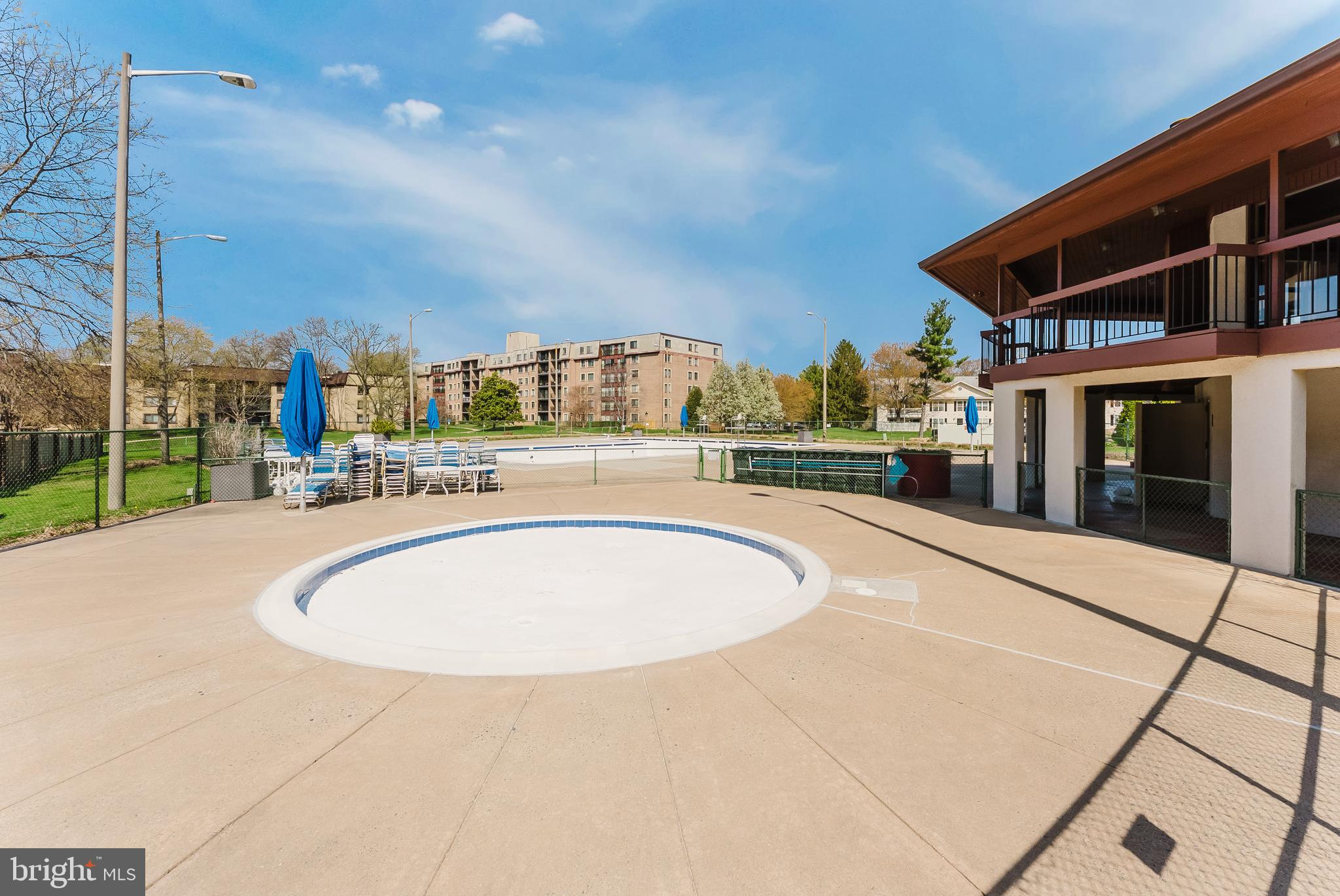 OAKTON  VILLAGE - Residential