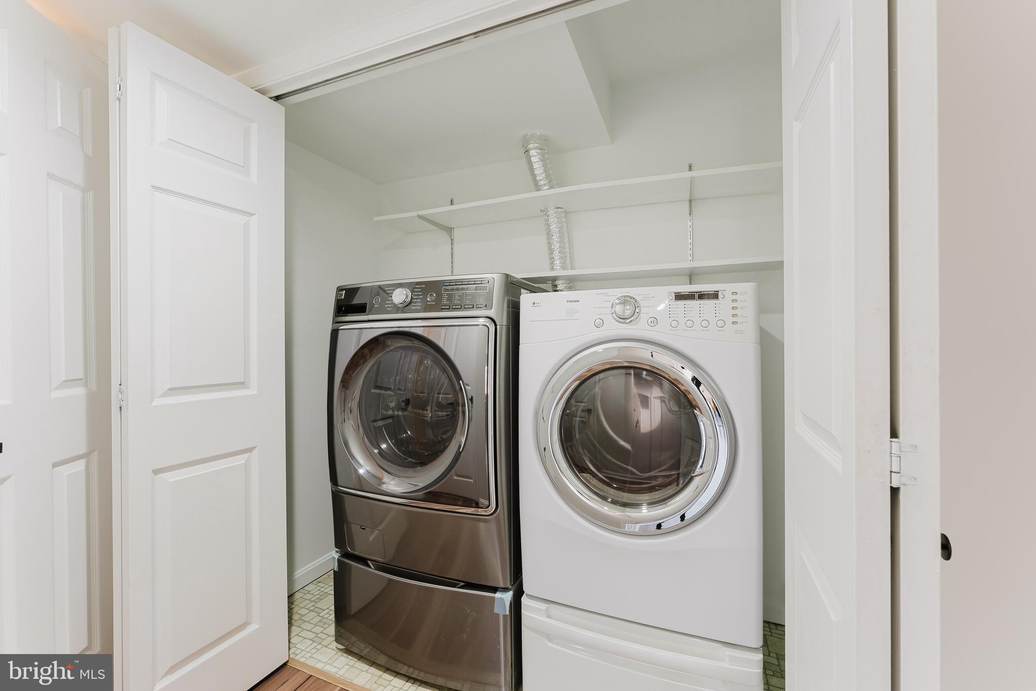 OAKTON  VILLAGE - Residential