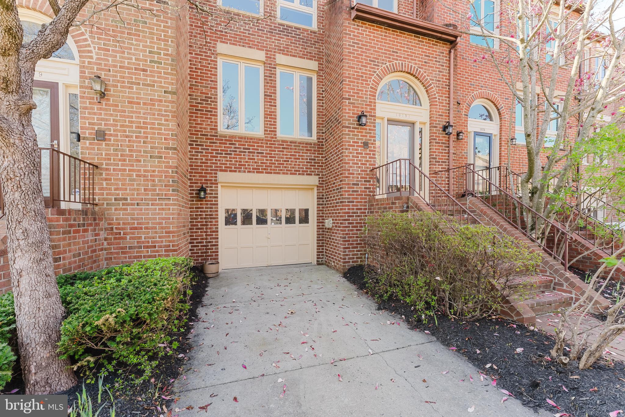 OAKTON  VILLAGE - Residential