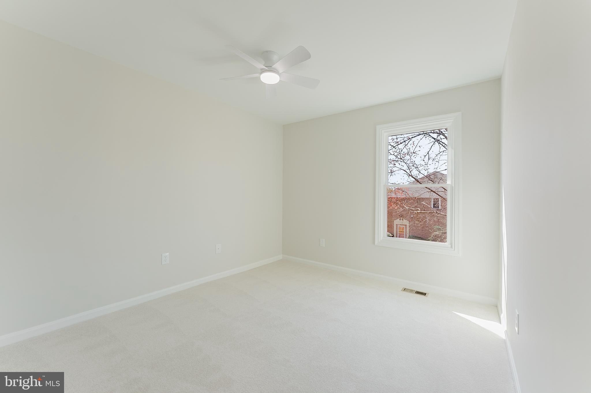 OAKTON  VILLAGE - Residential