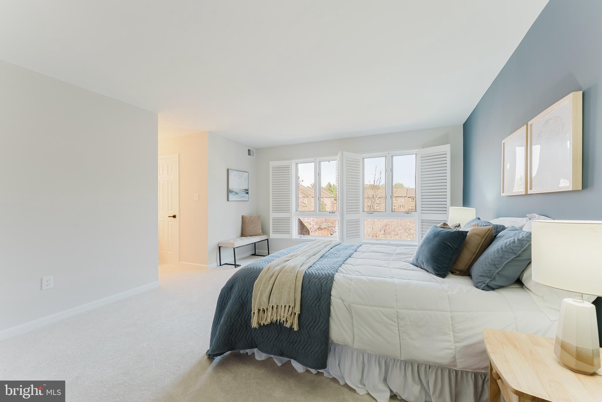 OAKTON  VILLAGE - Residential