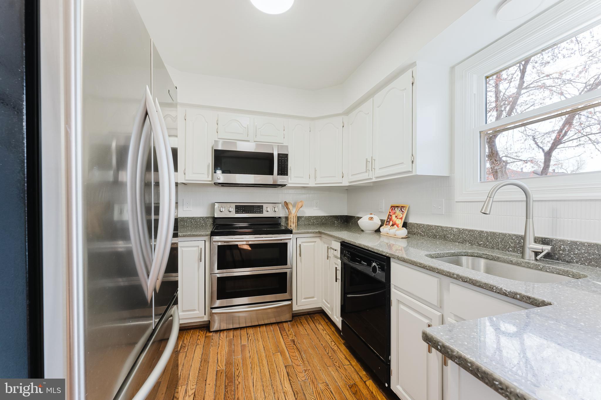 OAKTON  VILLAGE - Residential