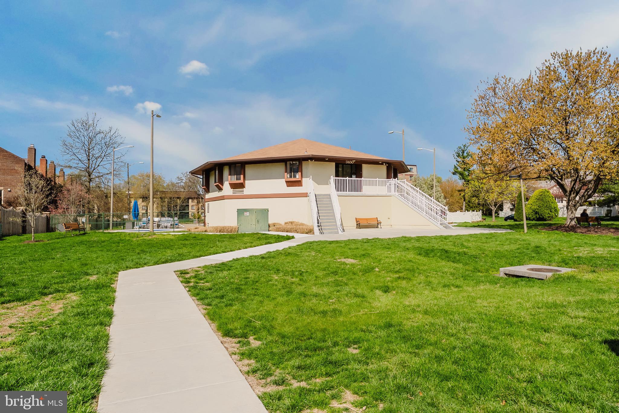 OAKTON  VILLAGE - Residential