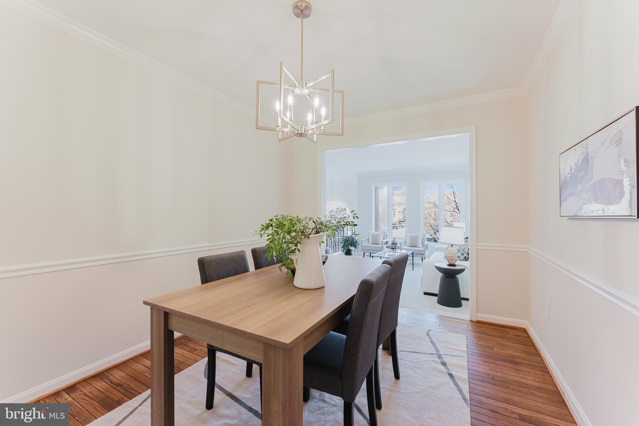 OAKTON  VILLAGE - Residential