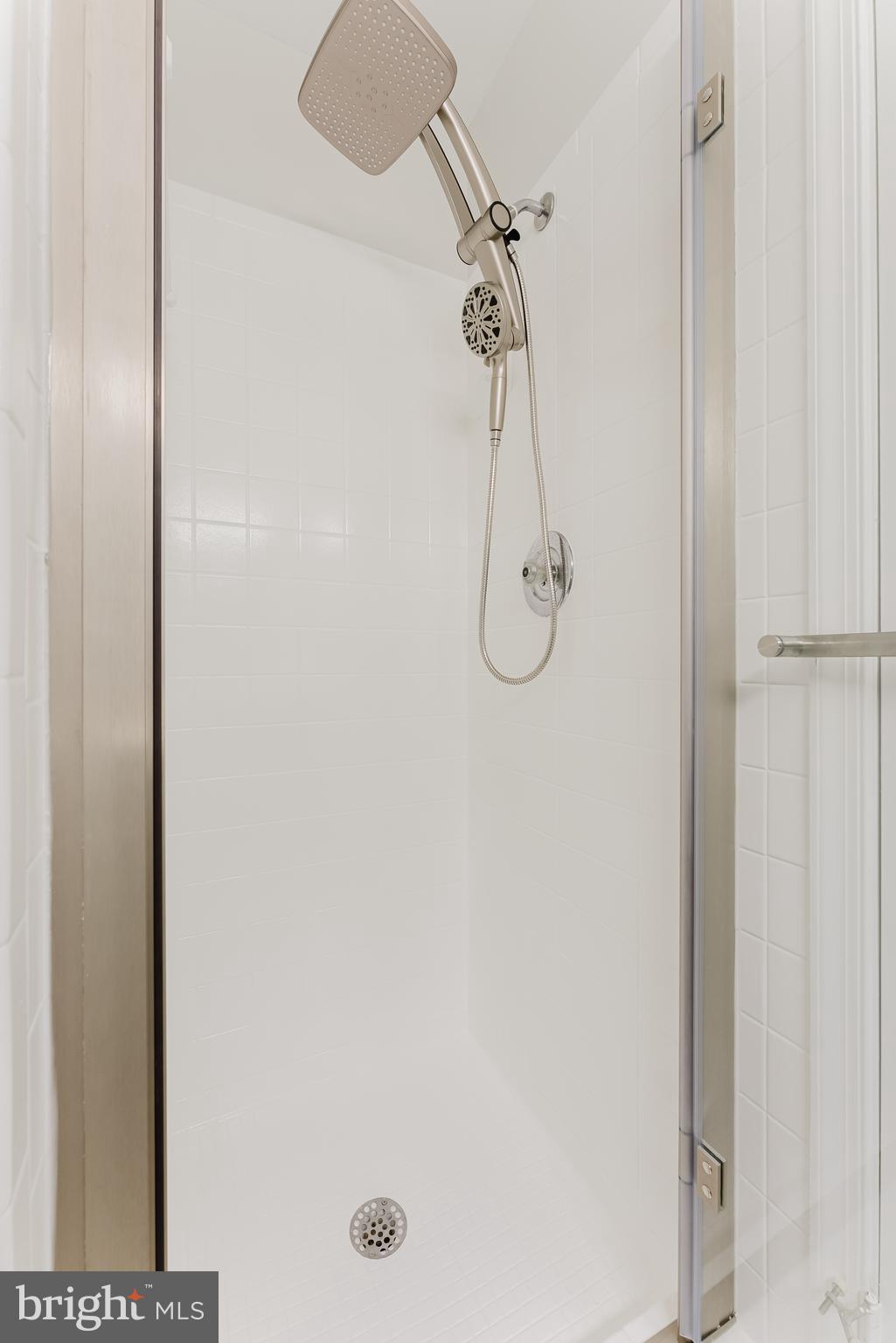 OAKTON  VILLAGE - Residential