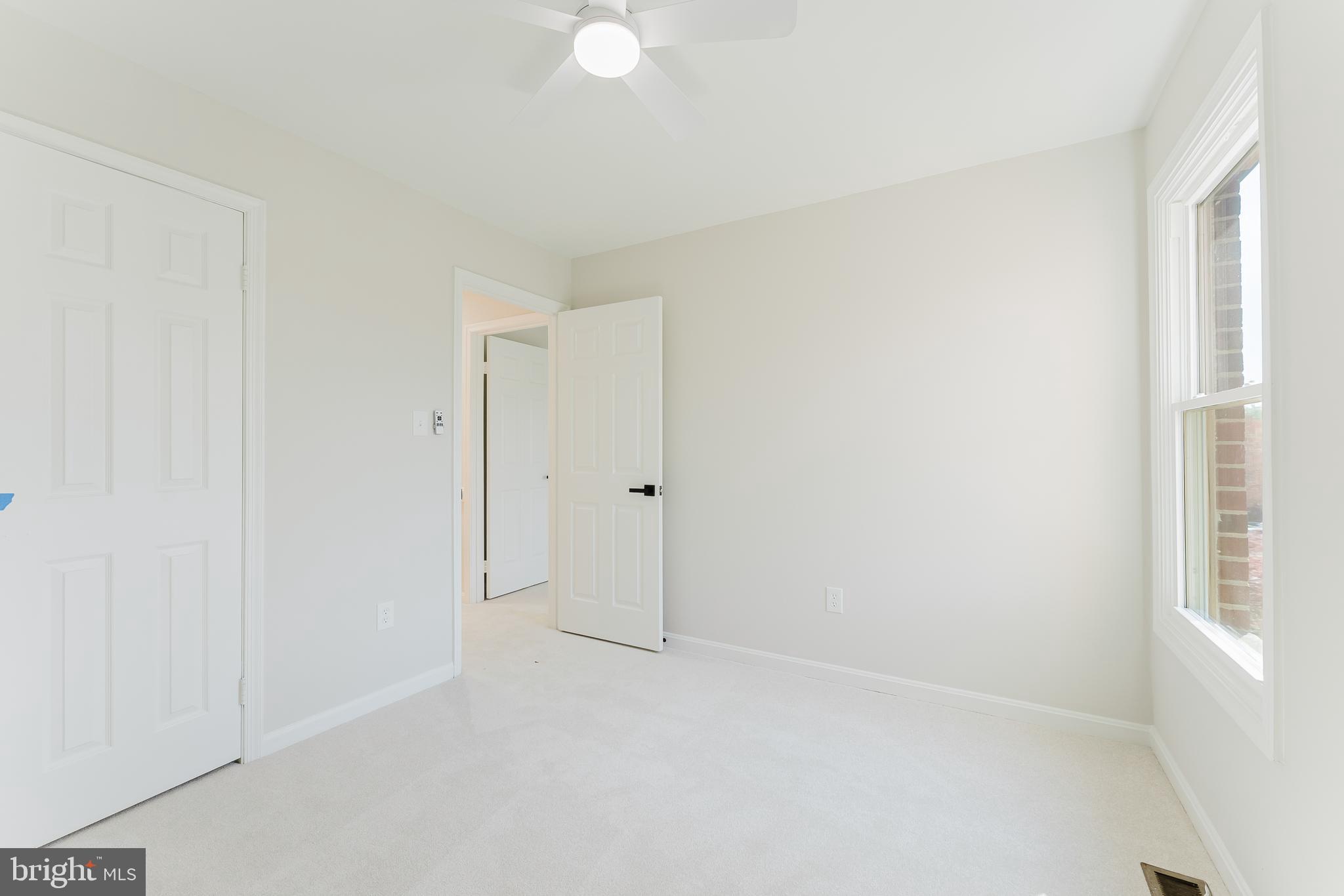 OAKTON  VILLAGE - Residential