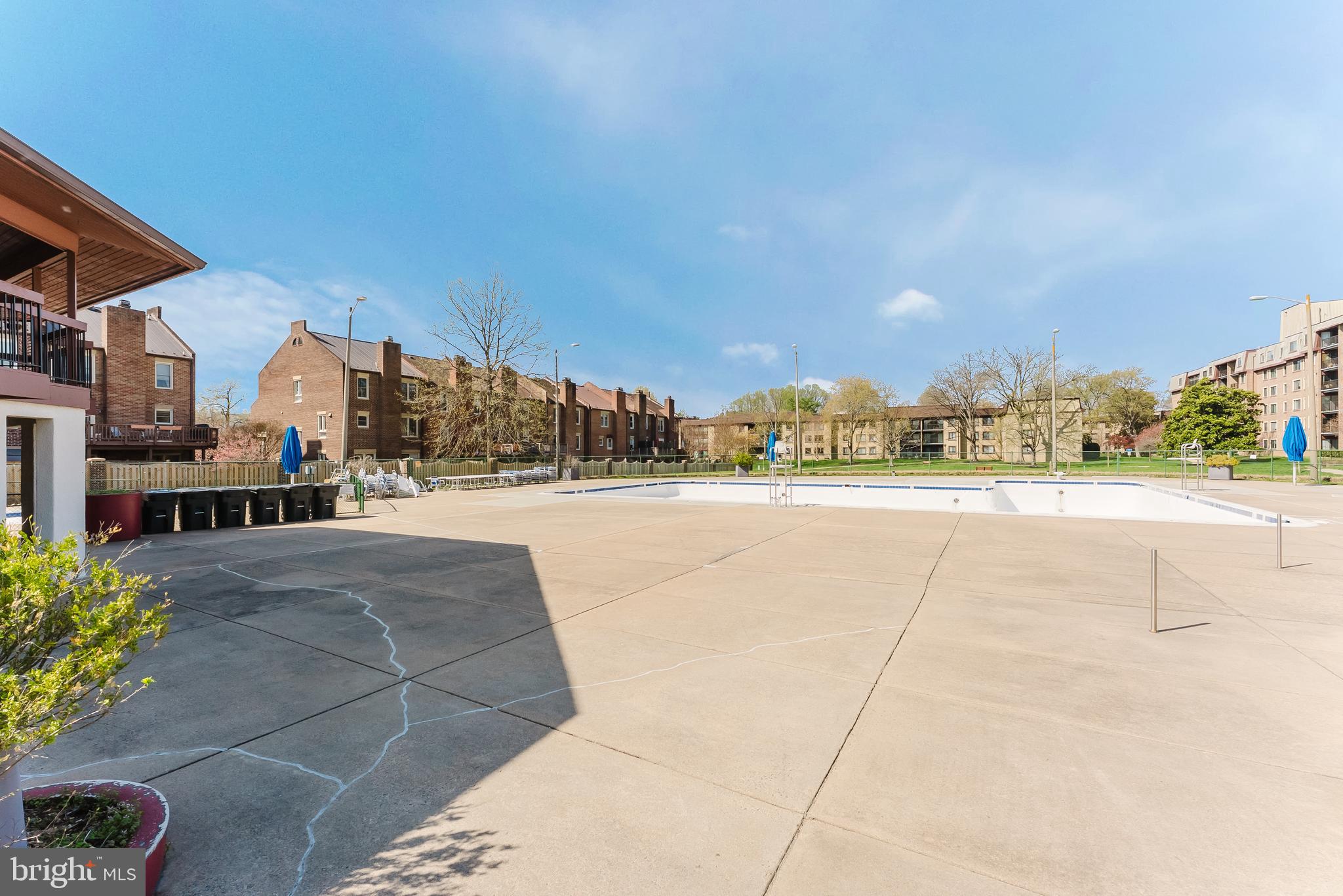 OAKTON  VILLAGE - Residential