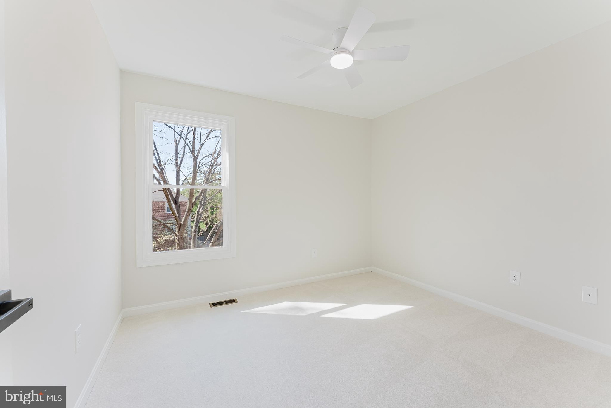 OAKTON  VILLAGE - Residential