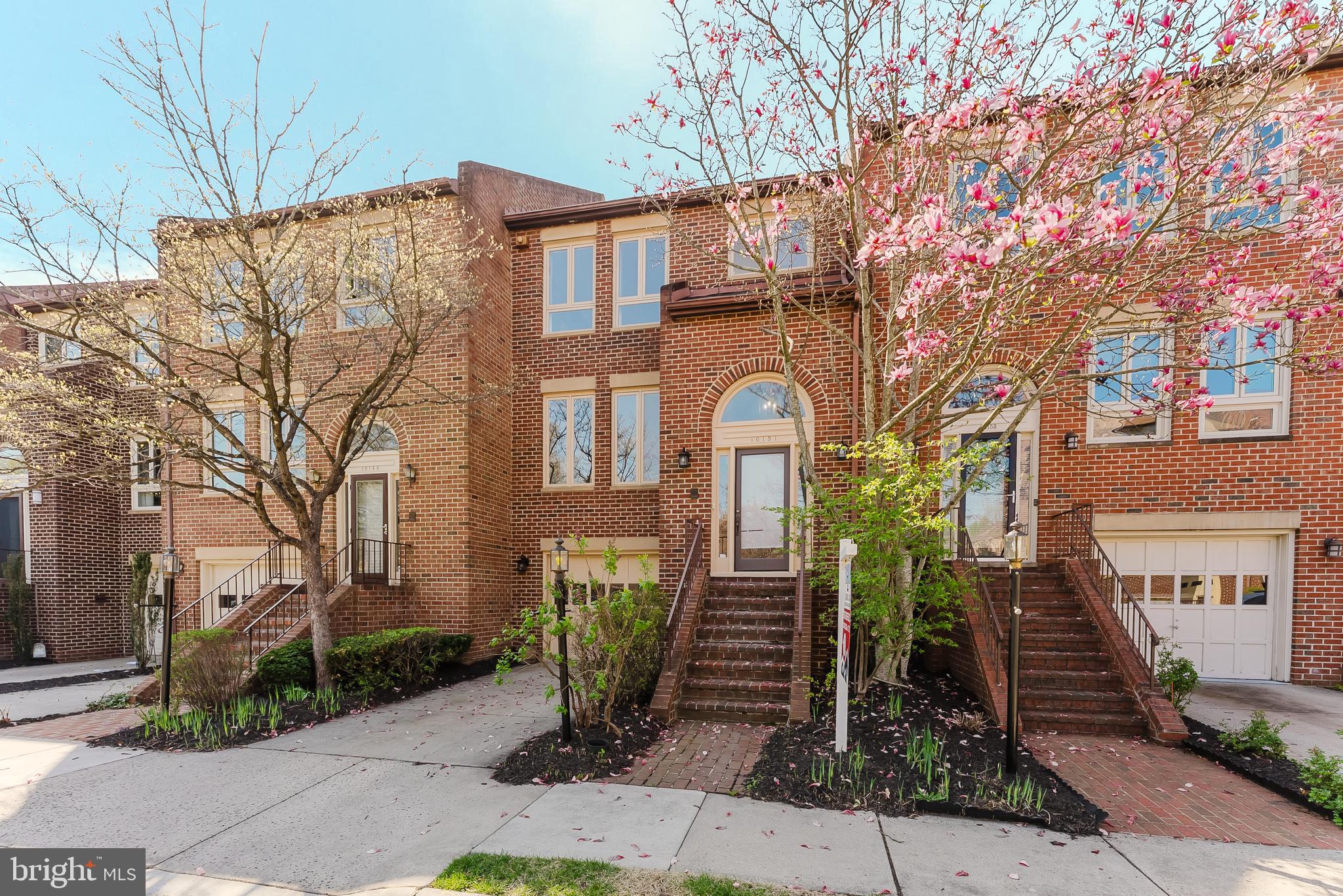 OAKTON  VILLAGE - Residential