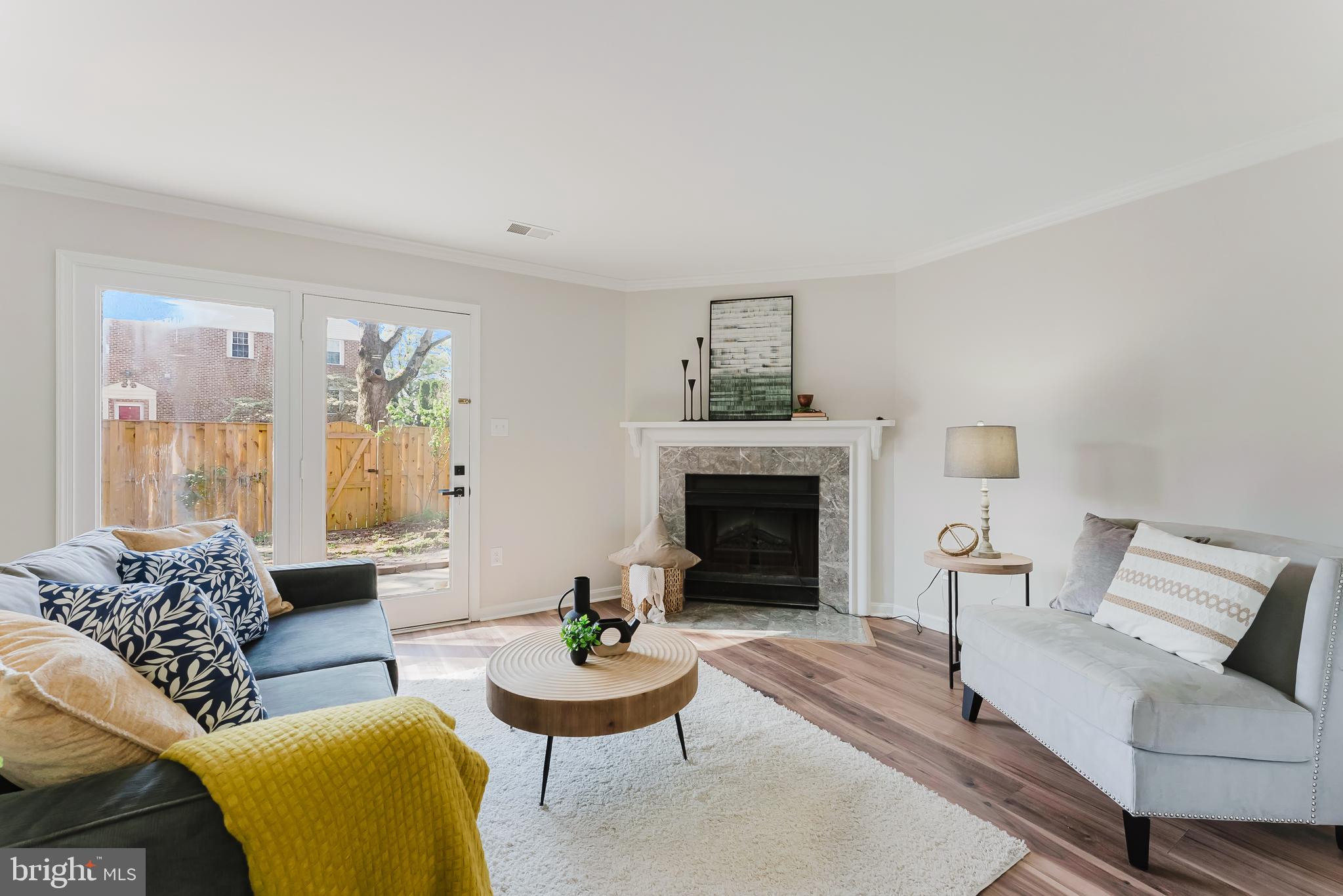 OAKTON  VILLAGE - Residential