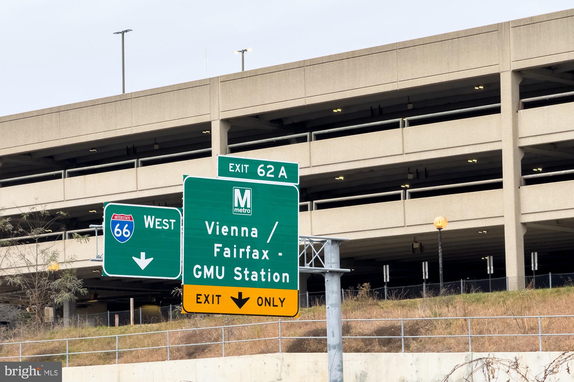 OAKTON  VILLAGE - Residential