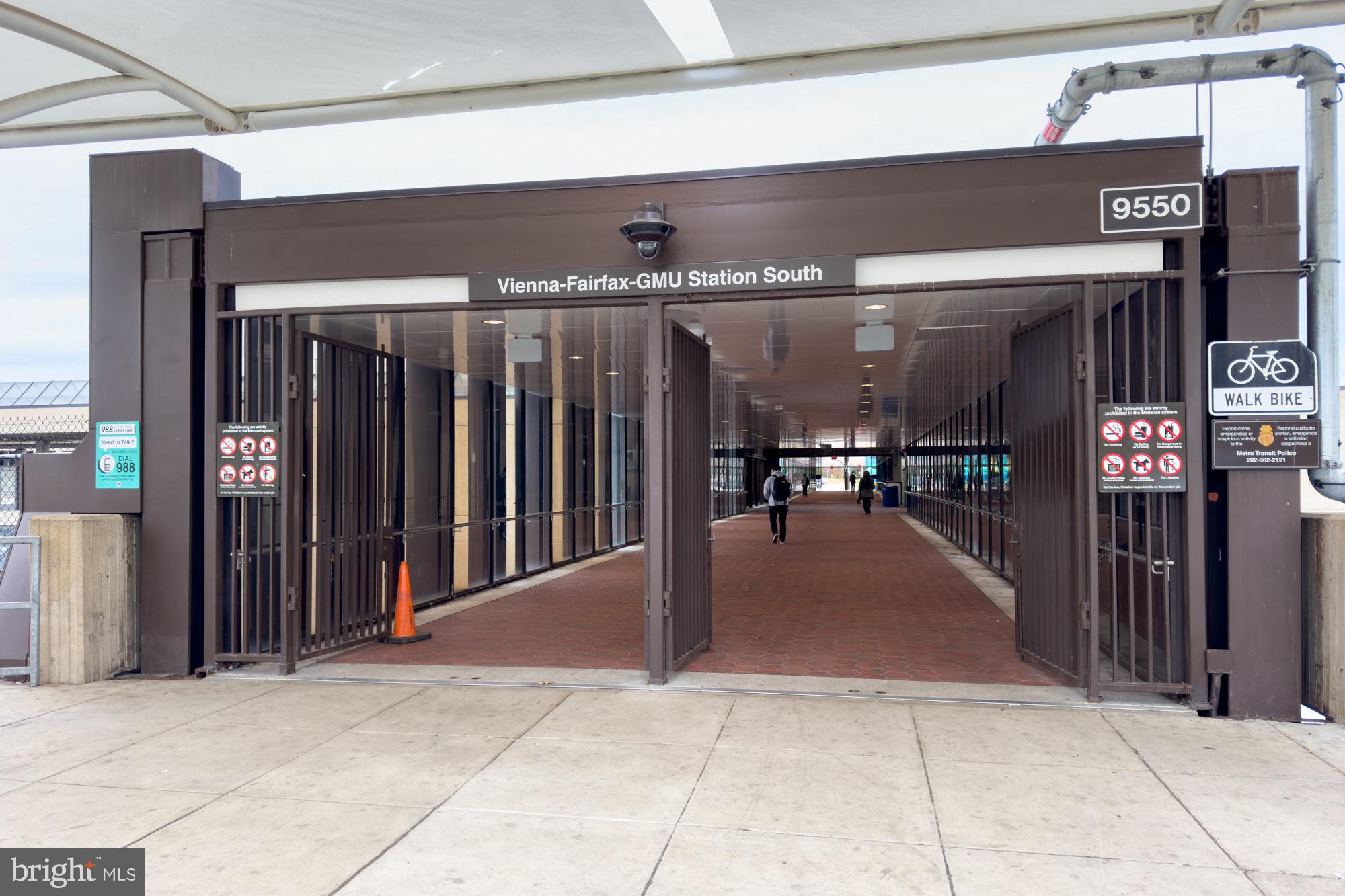 OAKTON  VILLAGE - Residential