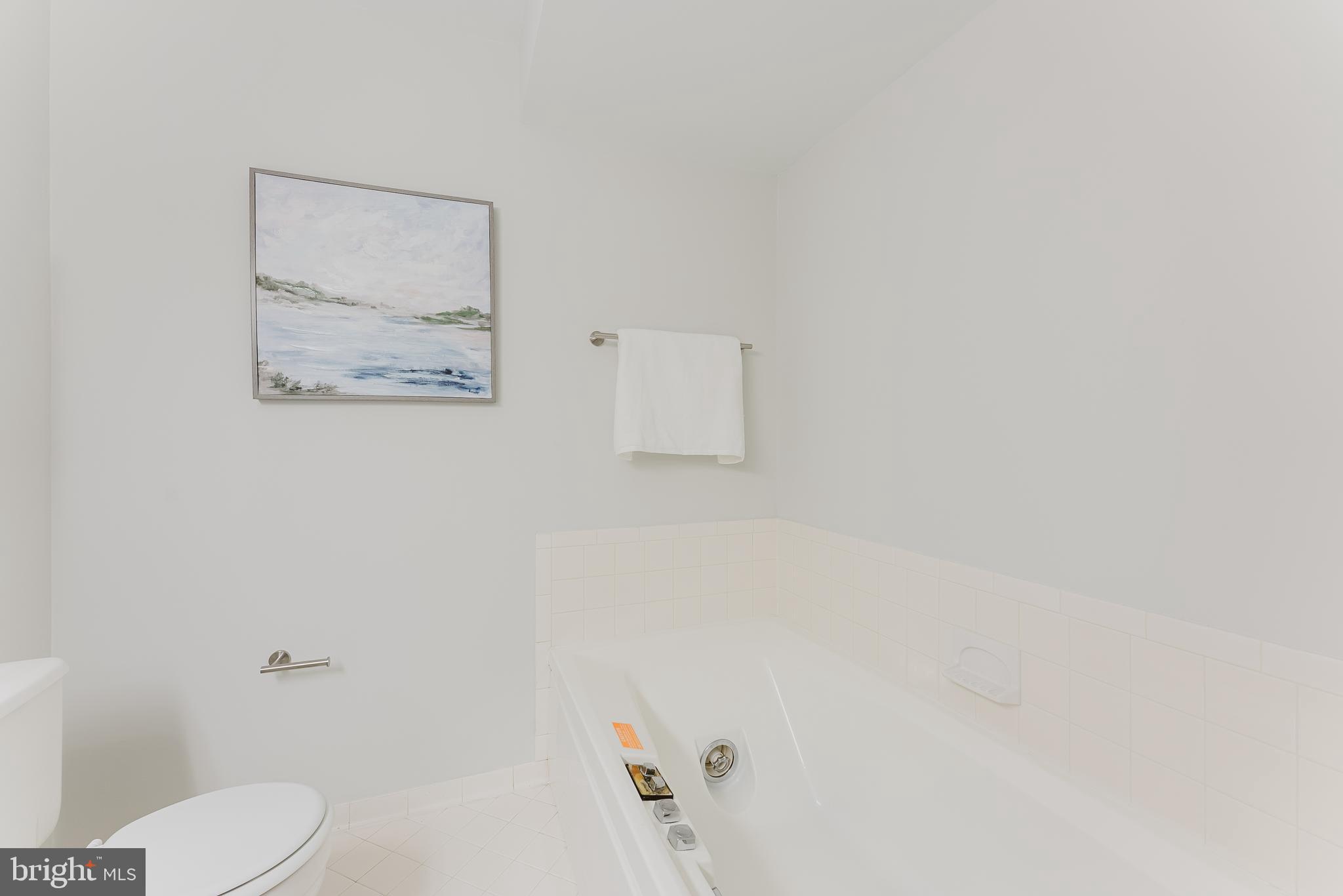 OAKTON  VILLAGE - Residential