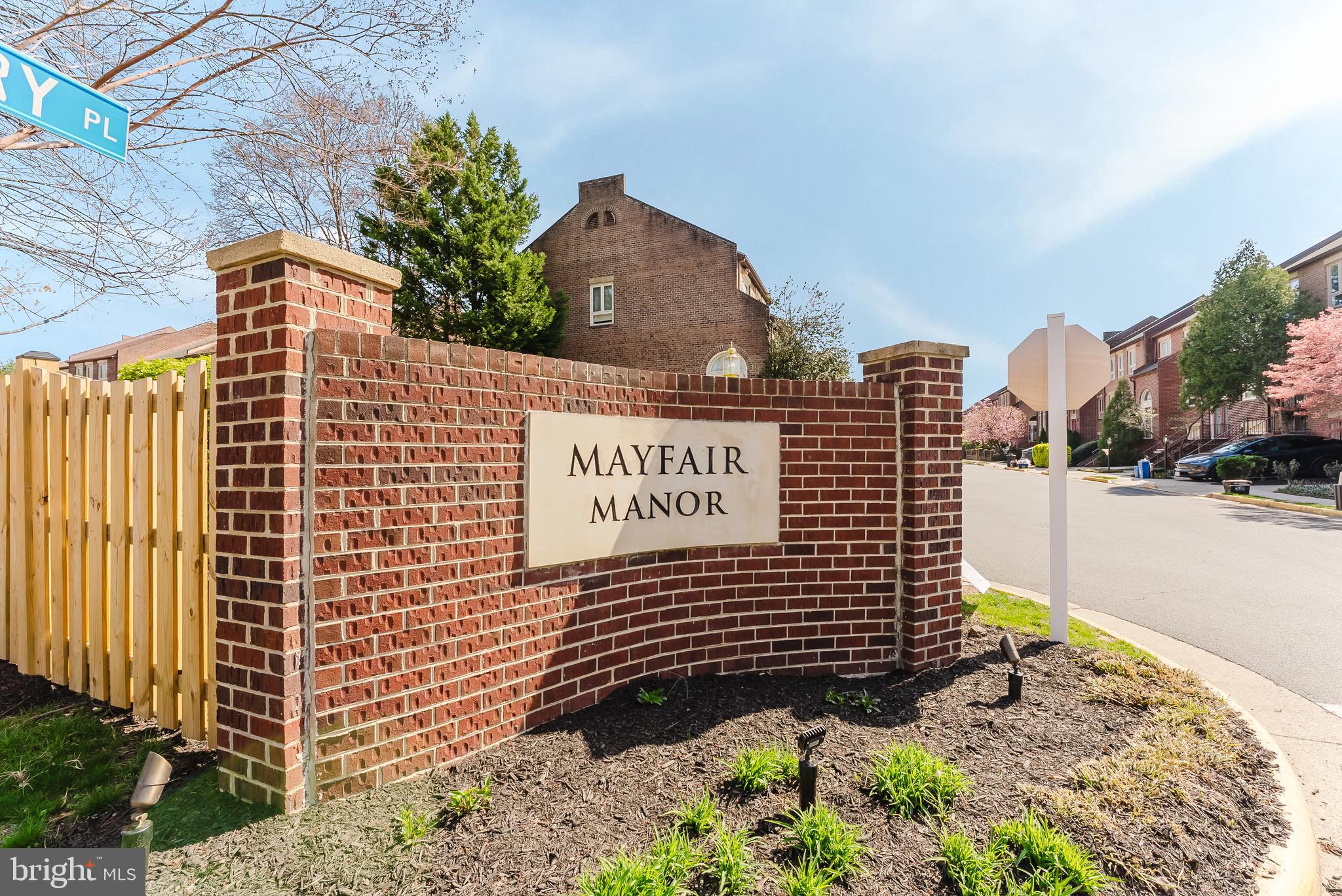 OAKTON  VILLAGE - Residential