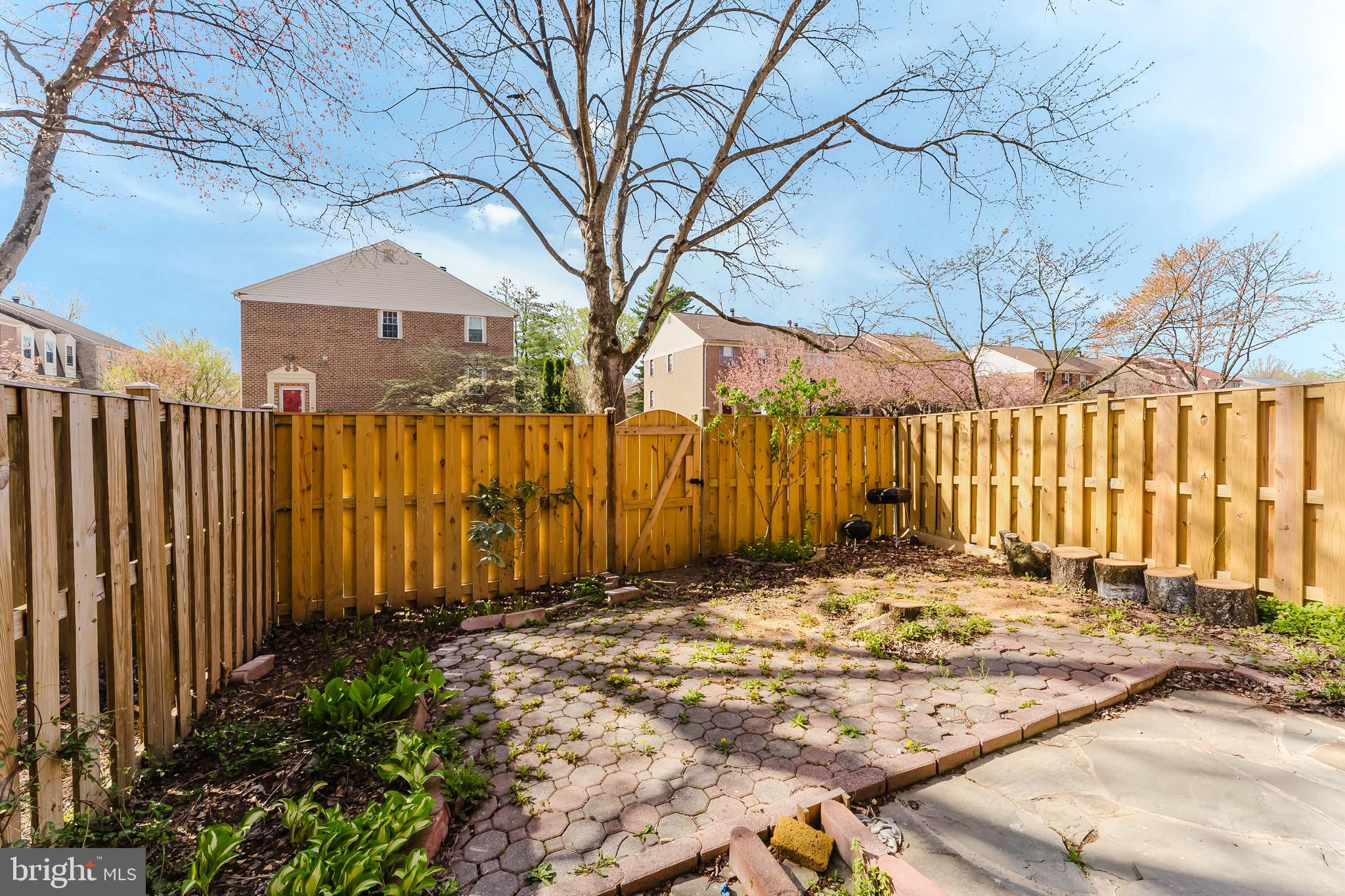 OAKTON  VILLAGE - Residential